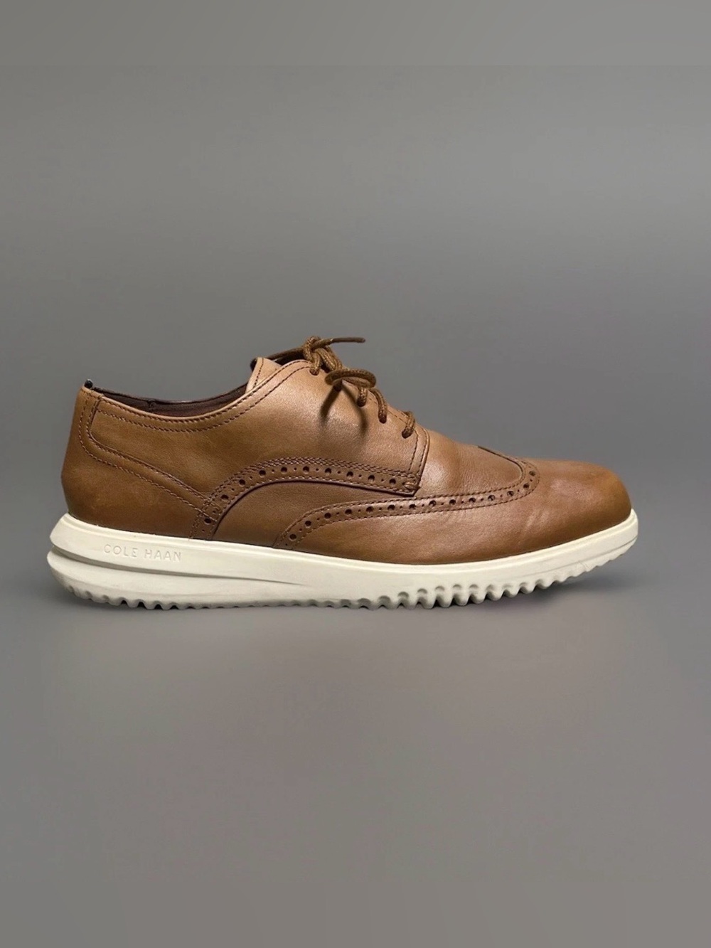 Cole Haan Grand + Tan Men's Wingtip Fashion Leather Sneakers Size 9.5M